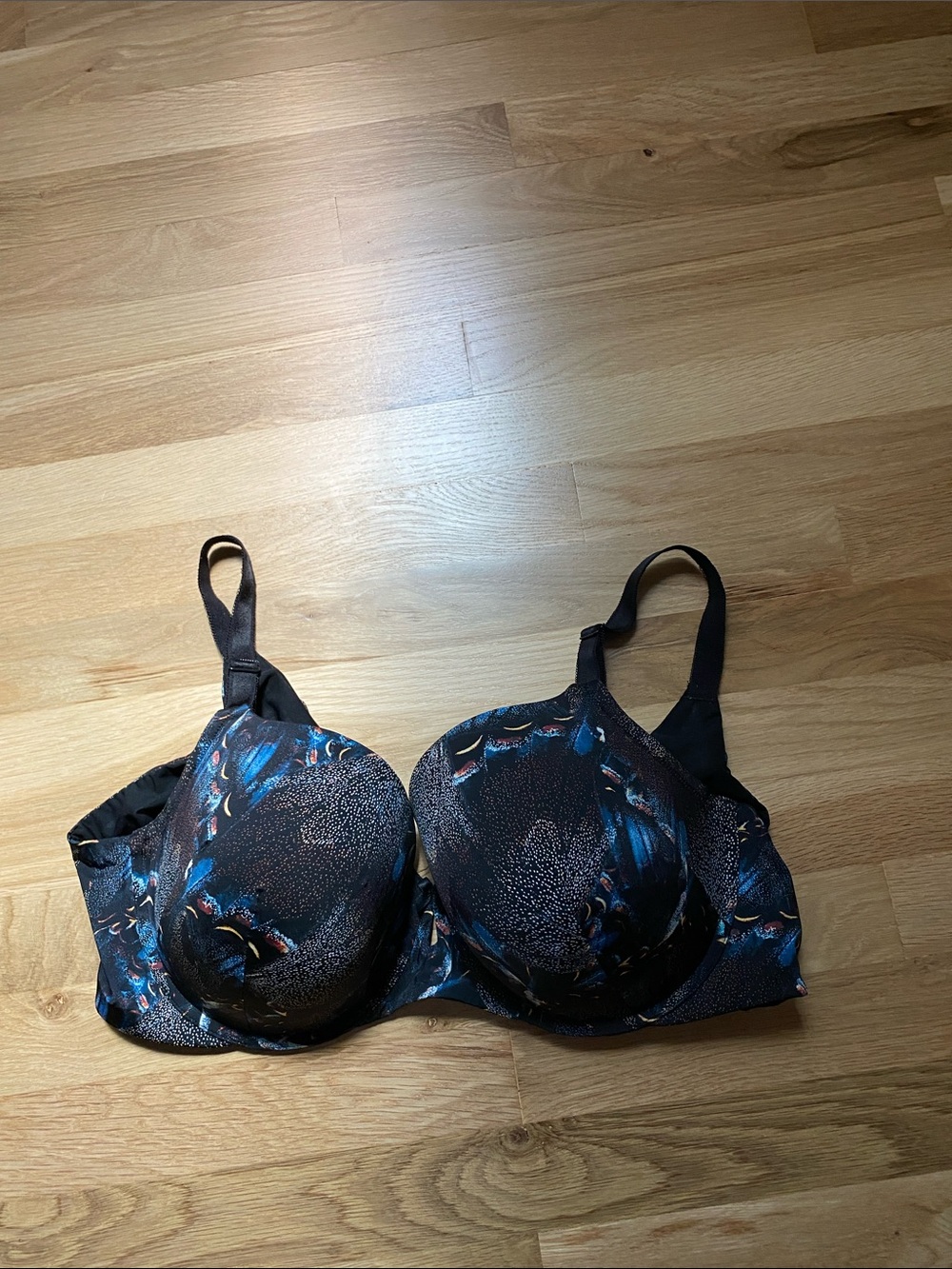 torrid Black perfect tshirt lightly lined size 42DD Bra with Blue Accent Pattern